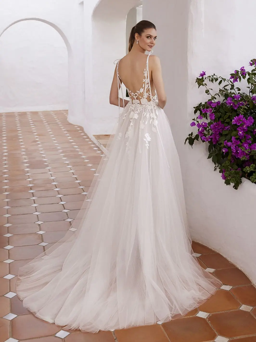 Clover bruidsjurk - 24_Love_PRO_CLOVER_Bac_Web_1064_1418_80_int_s_c1