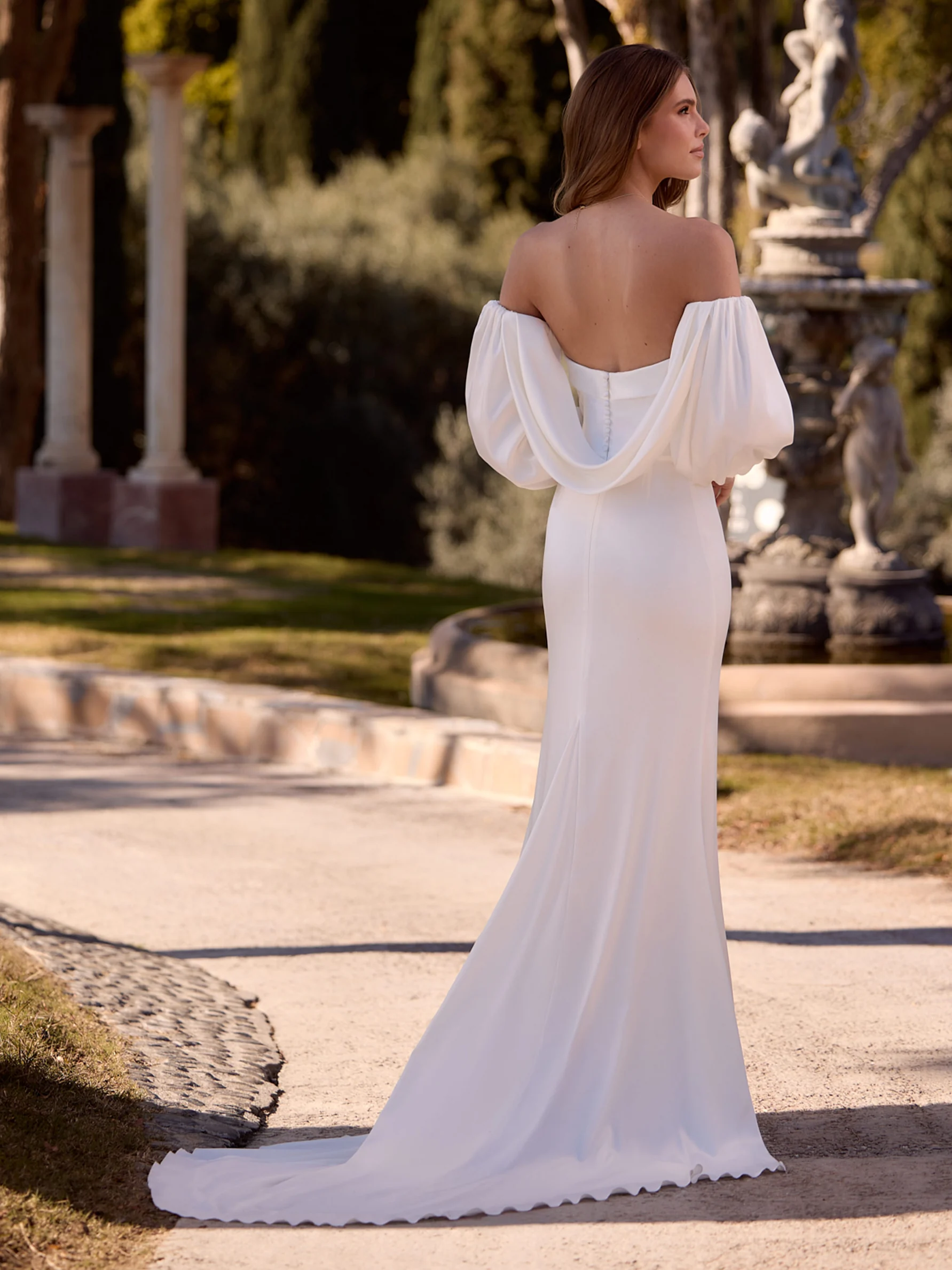 Bianco Evento Audrey – de achterzijde met de sleep