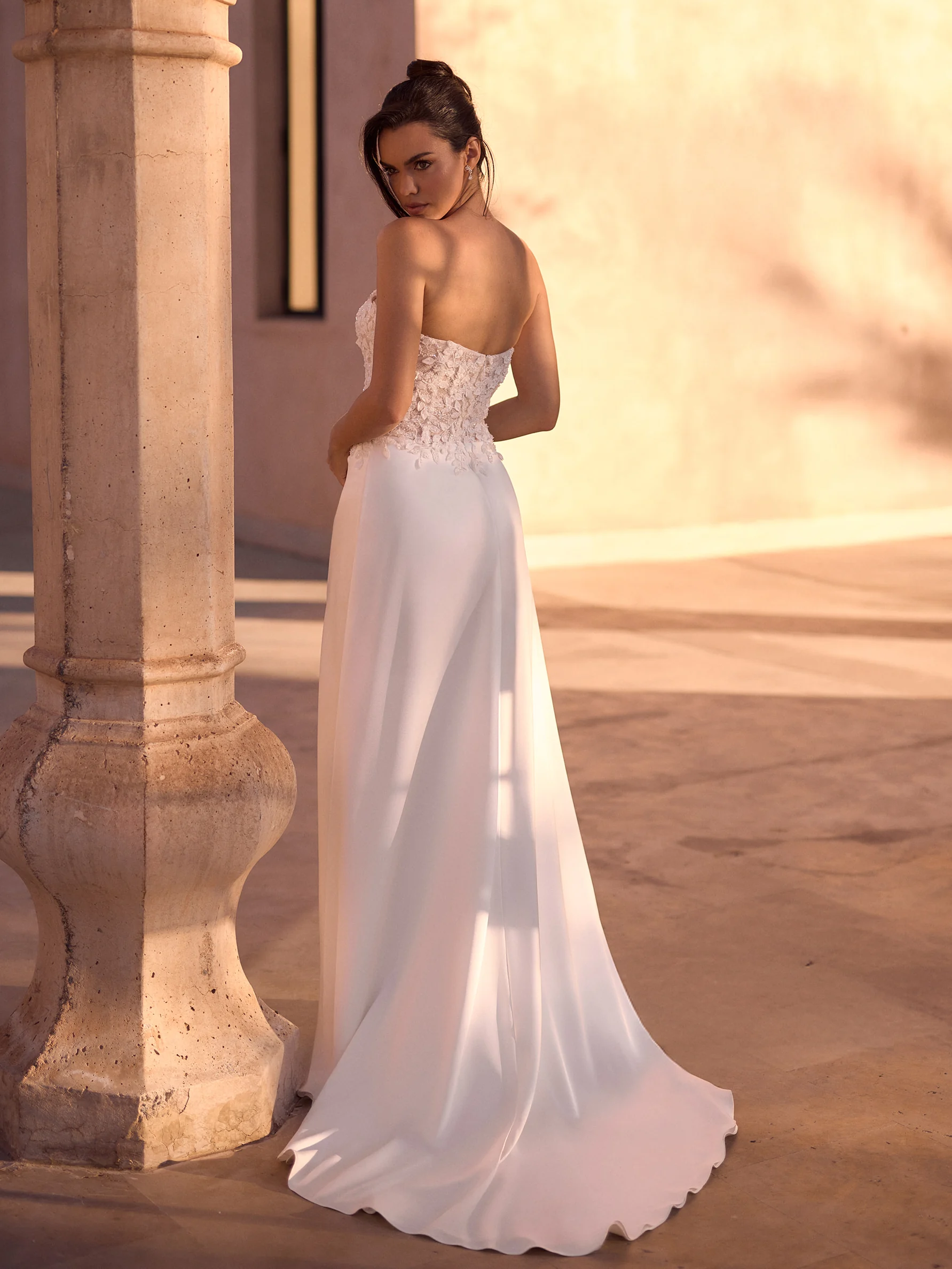 Bianco Evento Berenice – de achterzijde met de sleep