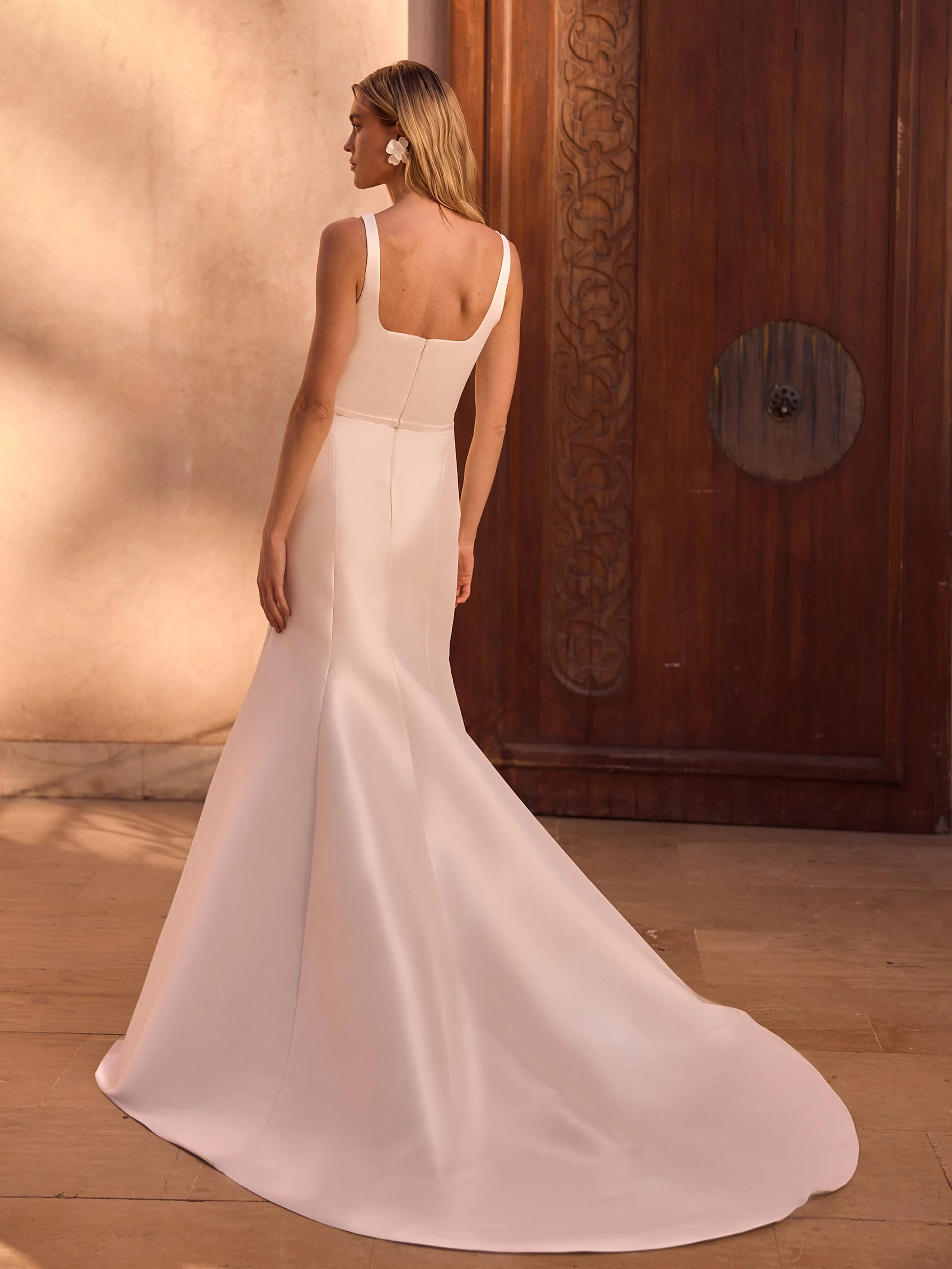 Bianco Evento Costanza – de achterzijde met de sleep