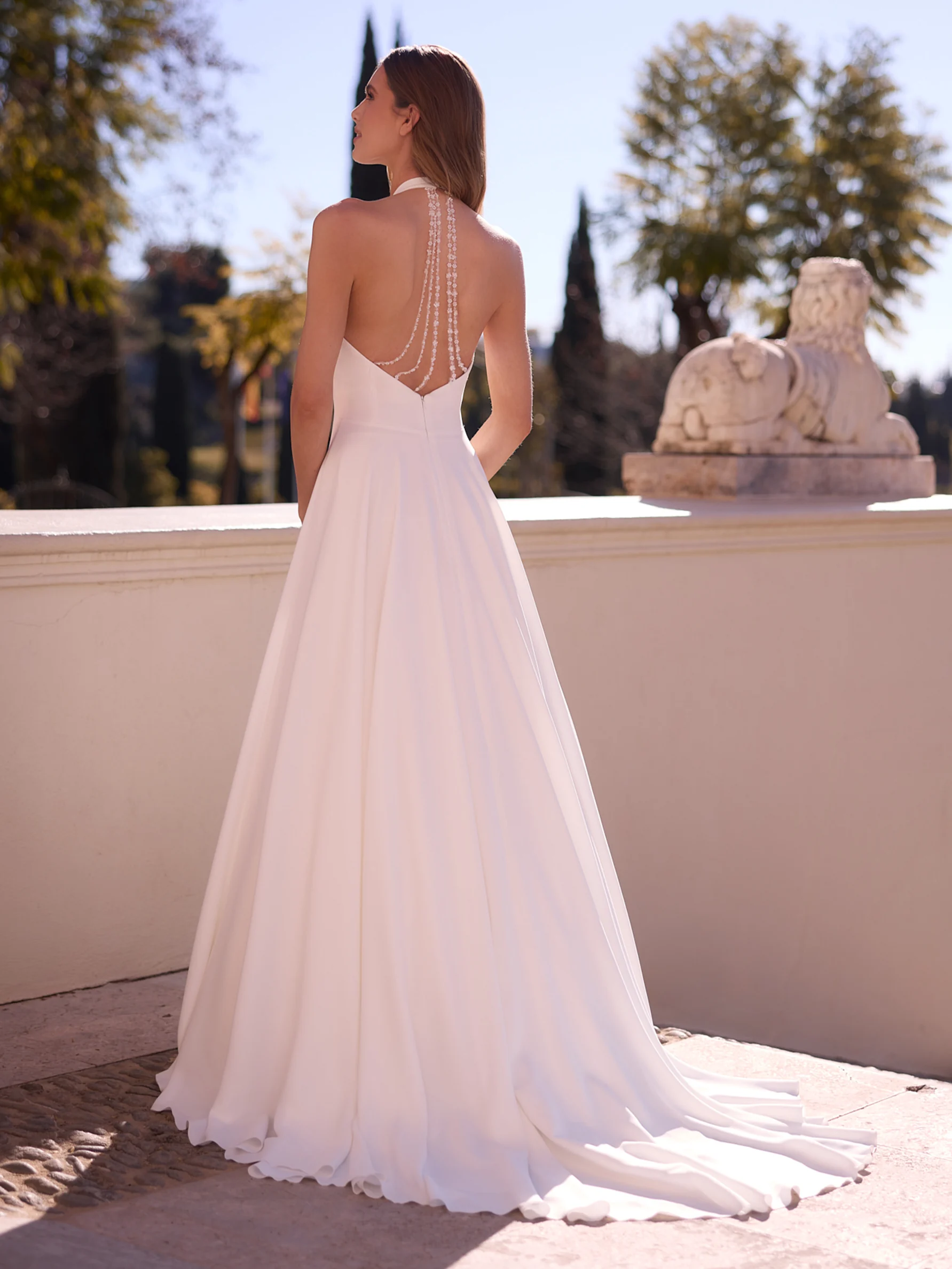 Bianco Evento Donatella – de achterzijde met de sleep