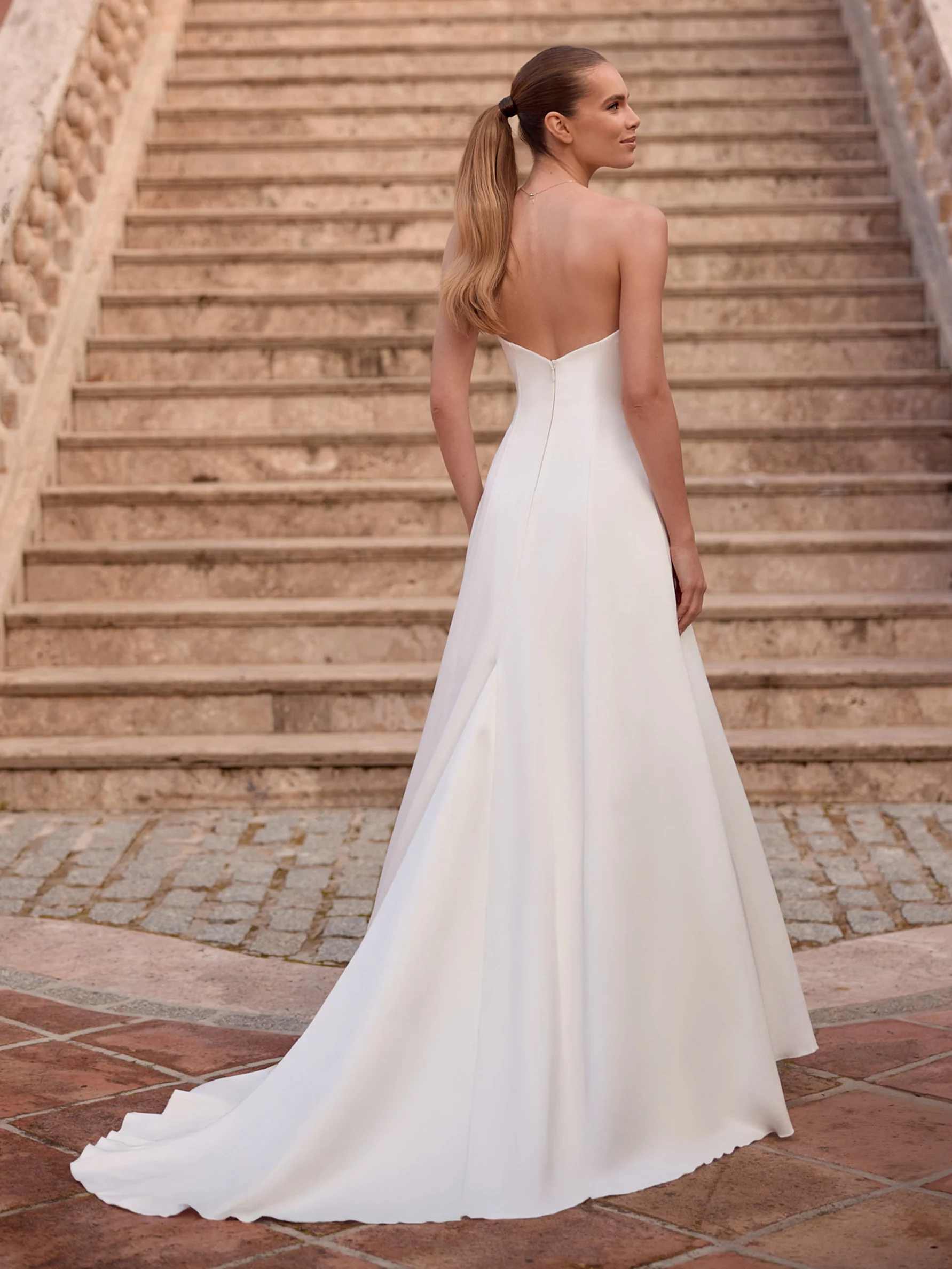 Bianco Evento Elrica – de achterzijde met de sleep