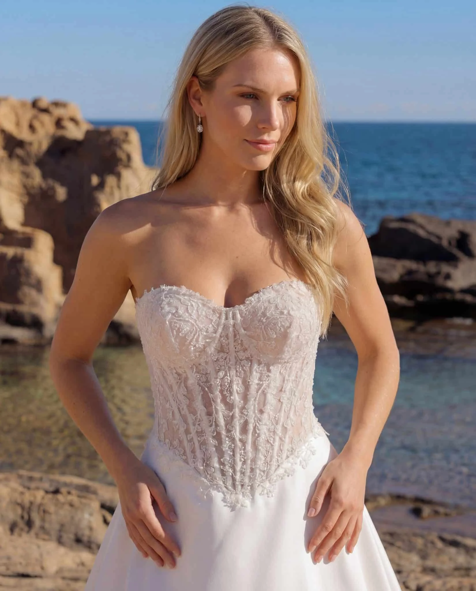 Azuree Bridal Fabulous – detail van het lijfje en de halslijn