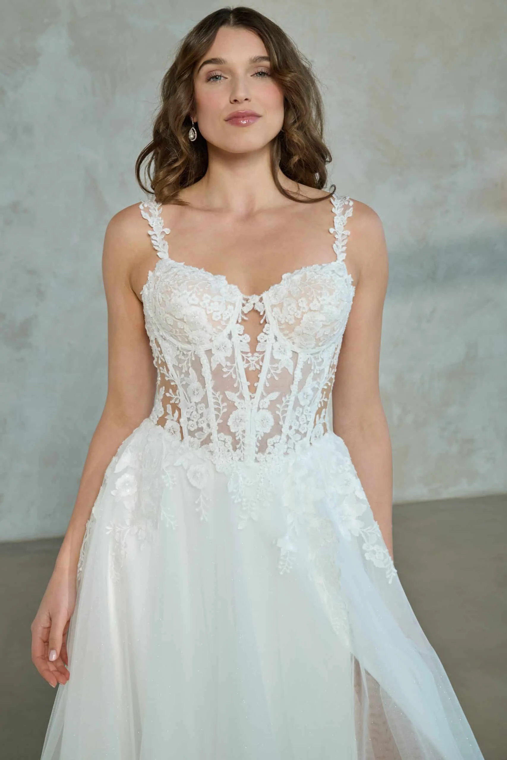 Azuree Bridal Farzana – detail van het lijfje en de halslijn