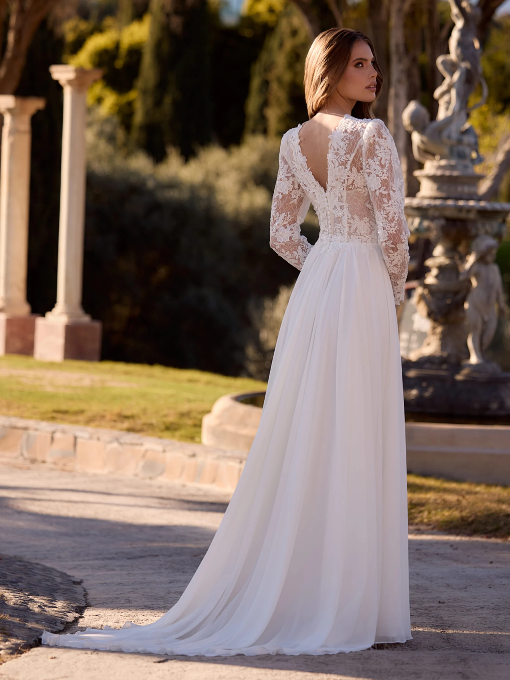 Bianco Evento Jacqline – de achterzijde met de sleep