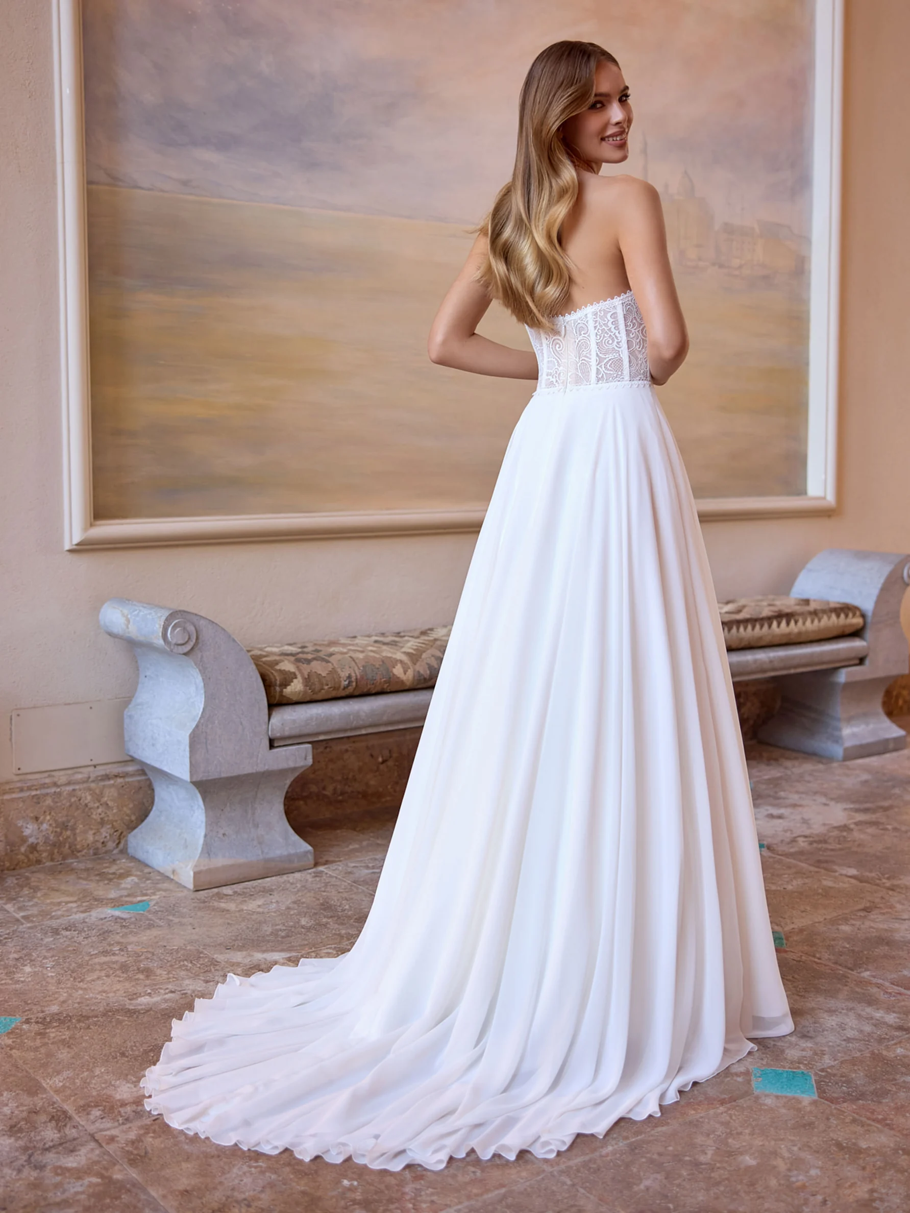 Bianco Evento Jessie – de achterzijde met de sleep