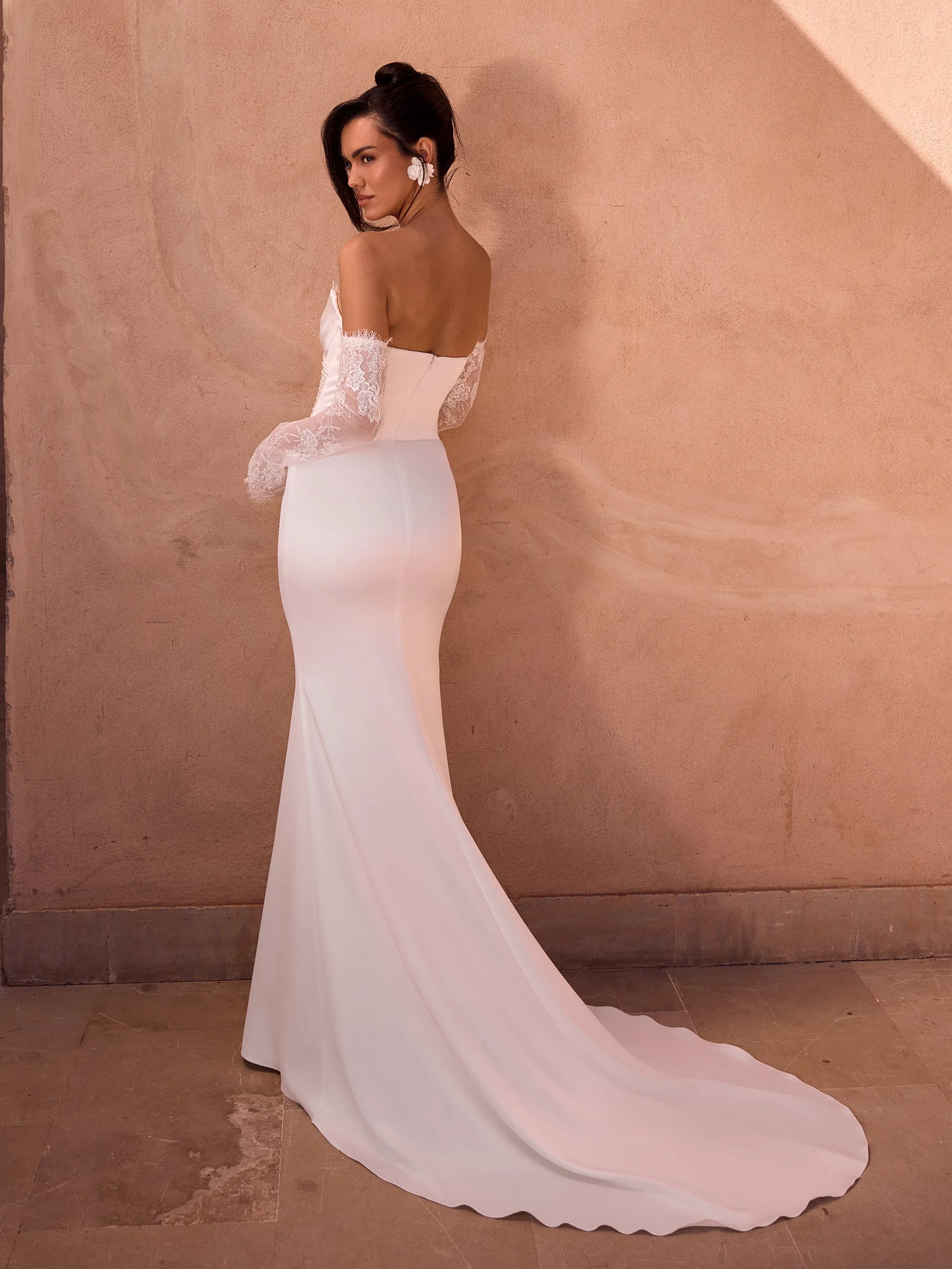 Bianco Evento Malva – de achterzijde met de sleep