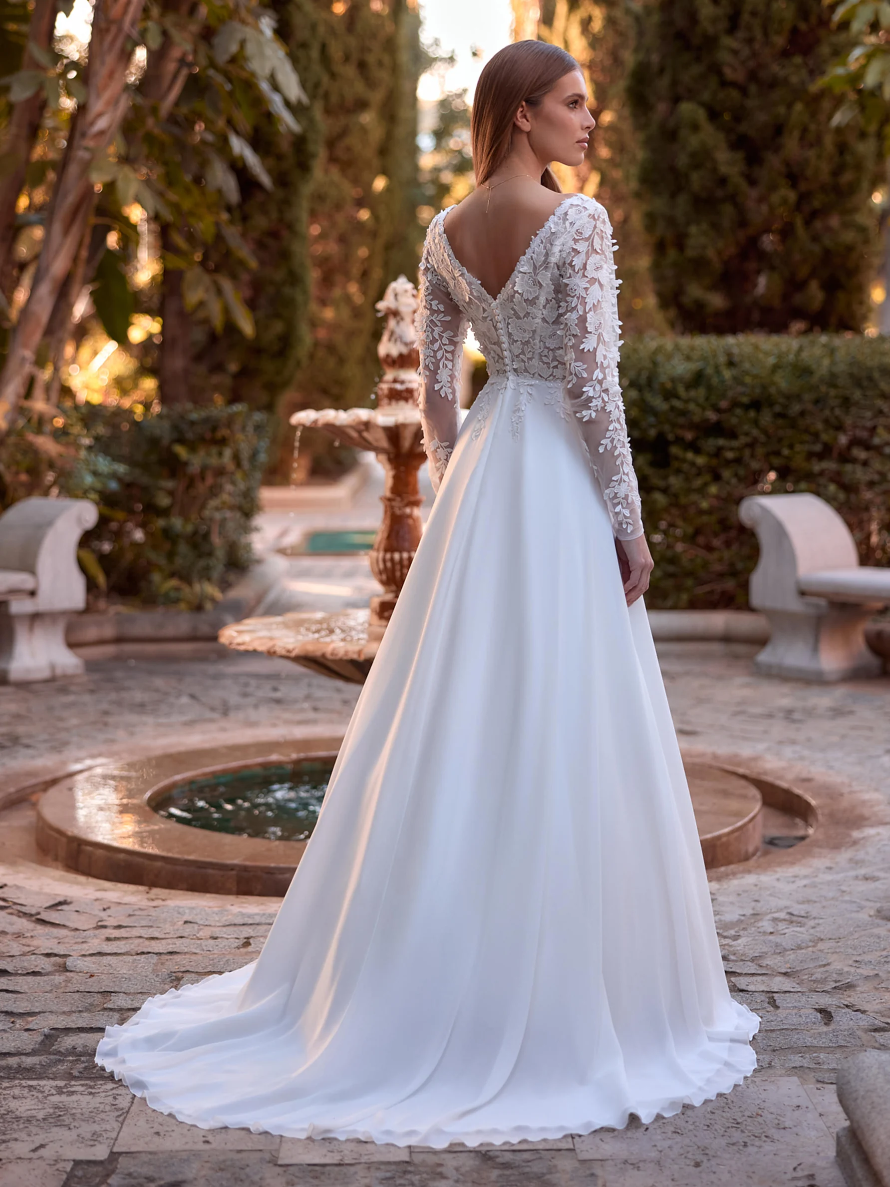 Bianco Evento Rosalinda – de achterzijde met de sleep