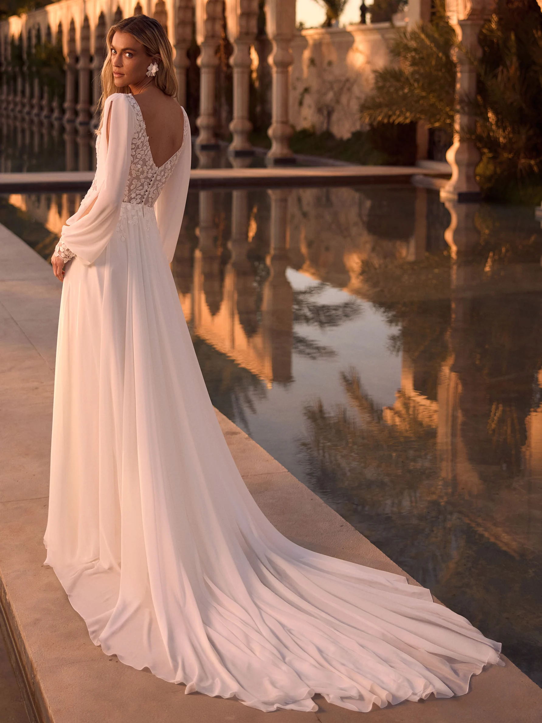Bianco Evento Sunan – de achterzijde met de sleep