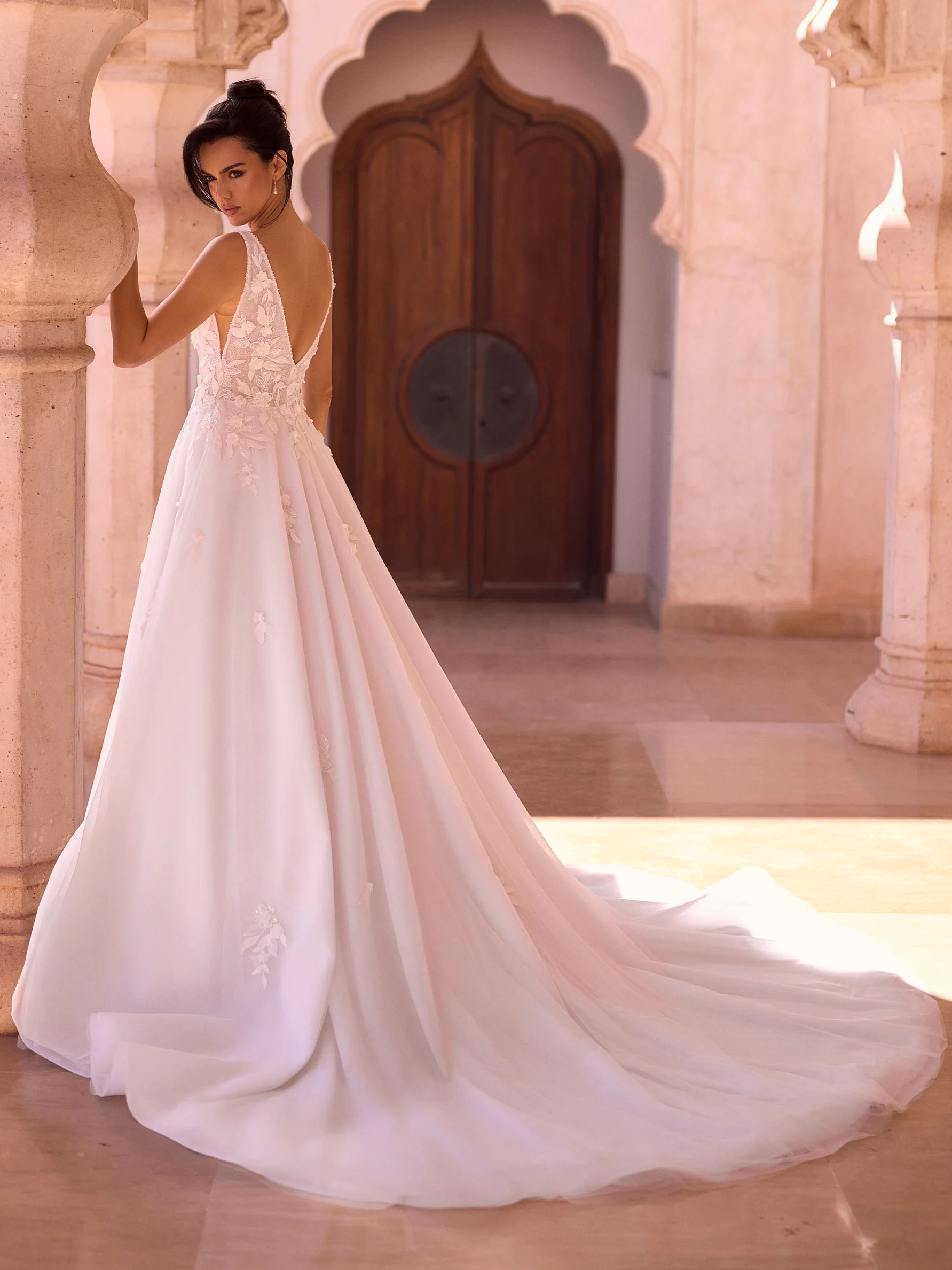 Bianco Evento Tabitha – de achterzijde met de sleep